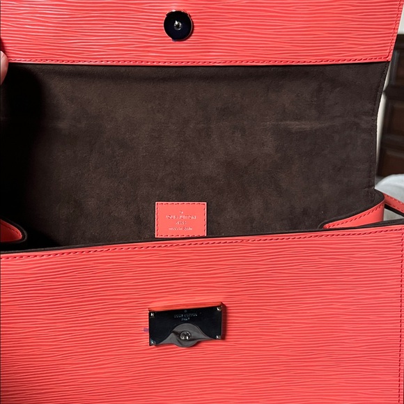 Louis Vuitton Cluny MM - NWT!! - Picture 7 of 11